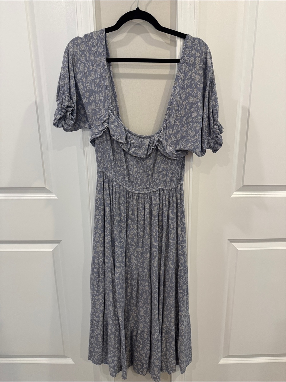 En Elly Flowy Midi Dress